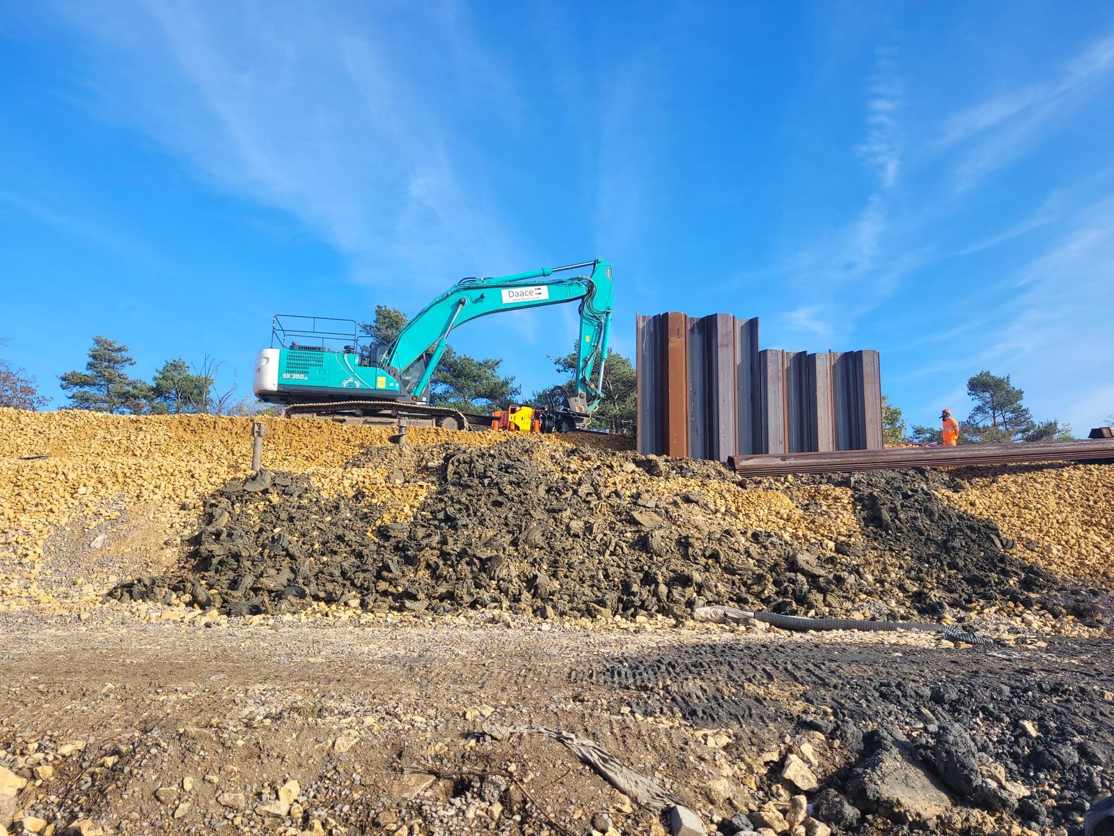 M5 Junction 9, Tewkesbury: roadside sheet piling works, photograph 5 of 11